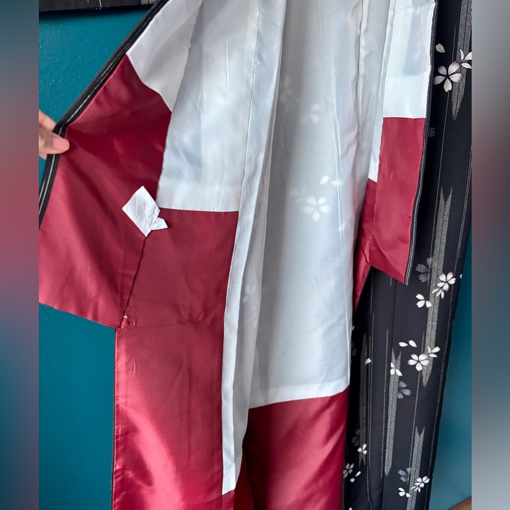 Full Length Japanese Kimono Set | Includes Foldable Display Hanger - Picture 6 of 15